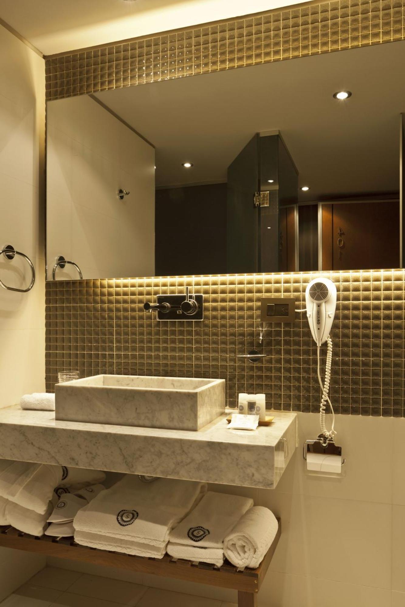 Quarto Superior com Cama de Casal ou 2 de Solteiro e Vista da Cidade